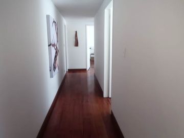 Apartamento en venta de 3 habitaciones en Bogotá, Santa Bárbara.