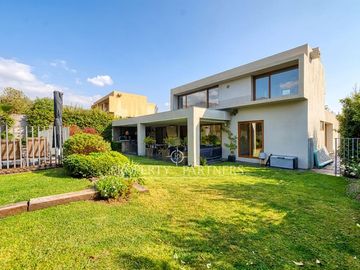 Casa moderna en excelente estado en Piedra Roja