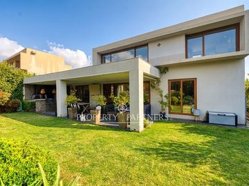 Casa moderna en excelente estado en Piedra Roja