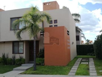 Excelente casa en renta en Puerta Real, Corregidora, Querétaro. DISPONIBLE EL AGOSTO 15