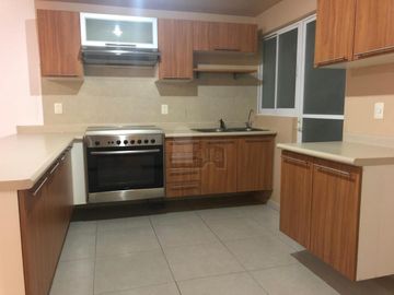Excelente casa en renta en Puerta Real, Corregidora, Querétaro. DISPONIBLE EL AGOSTO 15
