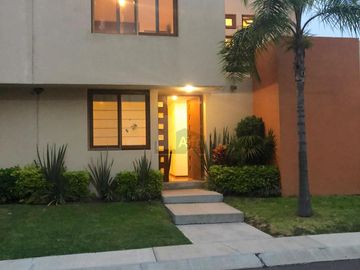 Excelente casa en renta en Puerta Real, Corregidora, Querétaro. DISPONIBLE EL AGOSTO 15