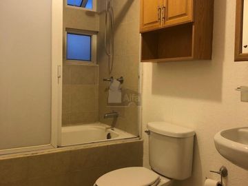 Excelente casa en renta en Puerta Real, Corregidora, Querétaro. DISPONIBLE EL AGOSTO 15