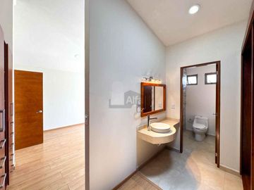 Casa en Venta en Bosques de las Fuentes Calimaya | $4,780,000