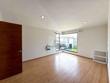 Casa en Venta en Bosques de las Fuentes Calimaya | $4,780,000