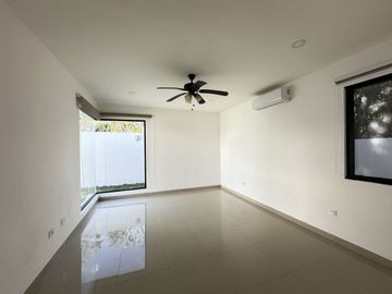 Casa de 1 Nivel con Alberca en Venta o Renta | La Rejoyada, Mérida, Yucatán