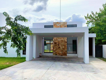 Casa de 1 Nivel con Alberca en Venta o Renta | La Rejoyada, Mérida, Yucatán