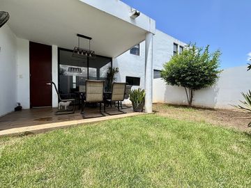 CASA EN VENTA A 1 MIN DE PERIFERICO, EN RESIDENCIAL SAC-UH