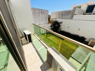 Casa en Venta en Veracruz Fracc. Lomas del Sol con Alberca Lado Sombra.