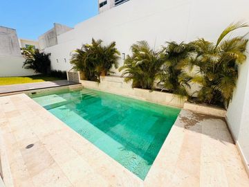 Casa en Venta en Veracruz Fracc. Lomas del Sol con Alberca Lado Sombra.