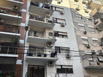 Venta Semipiso 3 ambietes con dependencia. Recoleta
