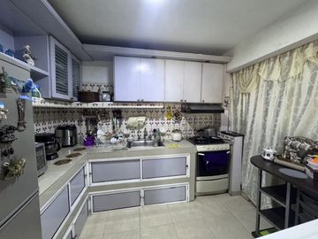 Amplia Casa en Santa Elena