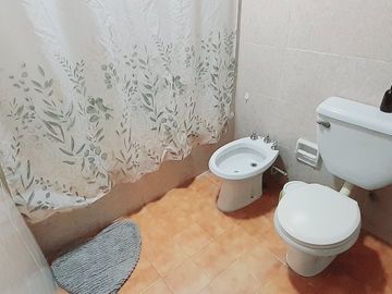 VENTA CASA DE 4 DORMITORIOS EN BAJO LA VIÑA