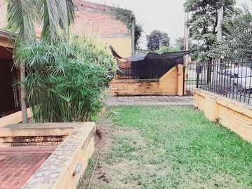 VENTA CASA DE 4 DORMITORIOS EN BAJO LA VIÑA
