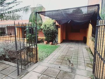 VENTA CASA DE 4 DORMITORIOS EN BAJO LA VIÑA