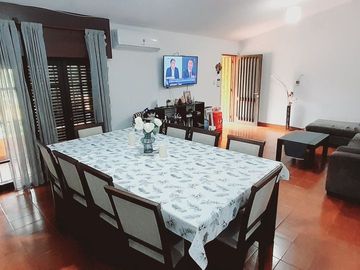 VENTA CASA DE 4 DORMITORIOS EN BAJO LA VIÑA