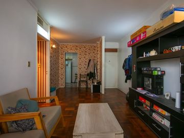 Venta 3 ambientes con 2 balcones. Colegiales