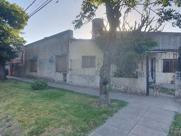 VENTA CASA 4 AMB MORENO CON CASA A REFACCIONAR