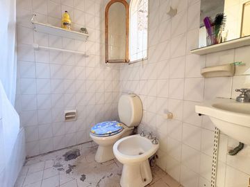 CASA EN VENTA- 4 DORMITORIOS- AVELLANEDA