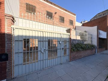CASA EN VENTA- 4 DORMITORIOS- AVELLANEDA