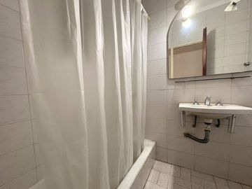 CASA EN VENTA- 4 DORMITORIOS- AVELLANEDA