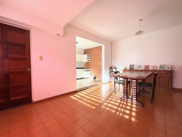 CASA EN VENTA- 4 DORMITORIOS- AVELLANEDA