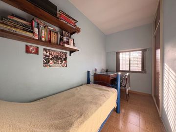 CASA EN VENTA- 4 DORMITORIOS- AVELLANEDA