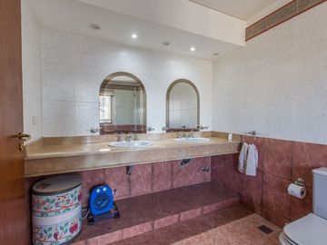 VENTA PENTHOUSE DÚPLEX 4 AMB. C/DEP + 2 GUARDACOCH