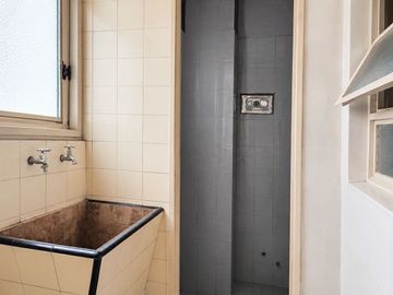 VENTA  DPTO 5 AMB BALCON  LAVAD COCHERA FLORES