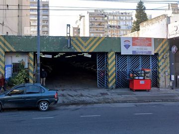 Venta Local, estacionamiento, galería, Flores