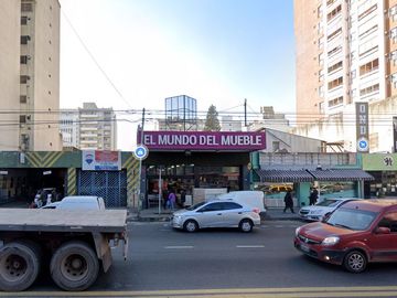 Venta Local, estacionamiento, galería, Flores