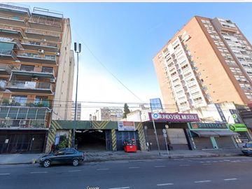 Venta Local, estacionamiento, galería, Flores
