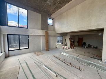 VENTA LOCAL A ESTRENAR BRICKHOUSE ITUZAINGO 150M2