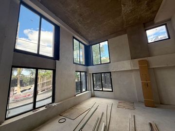 VENTA LOCAL A ESTRENAR BRICKHOUSE ITUZAINGO 150M2