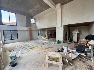 VENTA LOCAL A ESTRENAR BRICKHOUSE ITUZAINGO 150M2