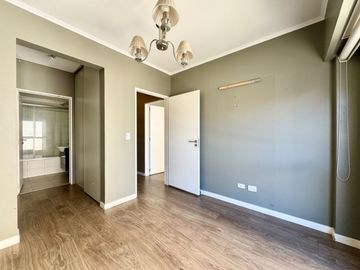 Venta 3 amb. c/cochera, balcón al frente Caballito
