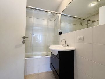 Venta 3 amb. c/cochera, balcón al frente Caballito