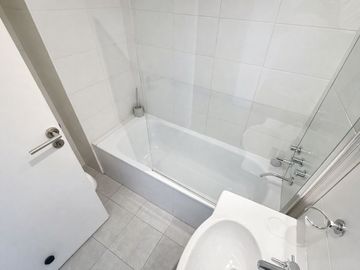 Venta 3 amb. c/cochera, balcón al frente Caballito