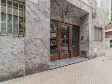 Dos amb. con balcón refaccionado. a nuevo