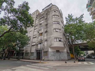 Dos amb. con balcón refaccionado. a nuevo