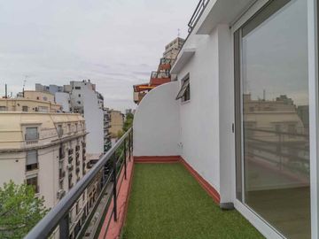 Dos amb. con balcón refaccionado. a nuevo