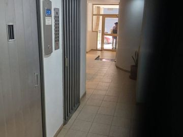 VENTA MICROCENTRO MONOAMBIENTE FRENTE PISO ALTO
