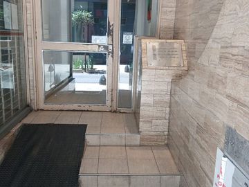 VENTA MICROCENTRO MONOAMBIENTE FRENTE PISO ALTO