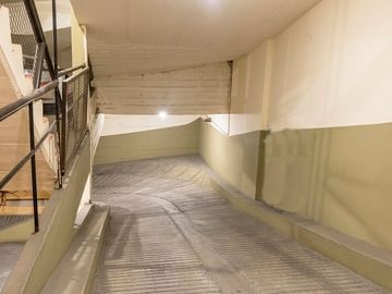Cochera Fija Cubierta en Venta - 10 m² - Abasto