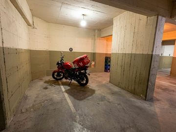 Cochera Fija Cubierta en Venta - 10 m² - Abasto