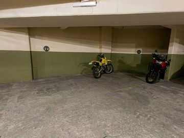 Cochera Fija Cubierta en Venta - 10 m² - Abasto
