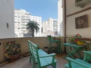 VENTA PISO 5 AMBIENTES Y 3 BALCONES TIPO CASA