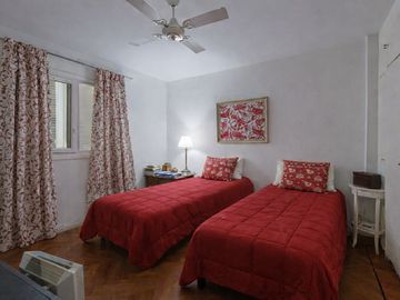 VENTA PISO 5 AMBIENTES Y 3 BALCONES TIPO CASA