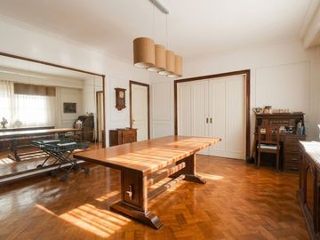 VENTA PISO 5 AMBIENTES Y 3 BALCONES TIPO CASA