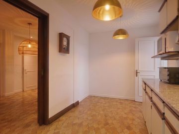 VENTA PISO 5 AMBIENTES Y 3 BALCONES TIPO CASA